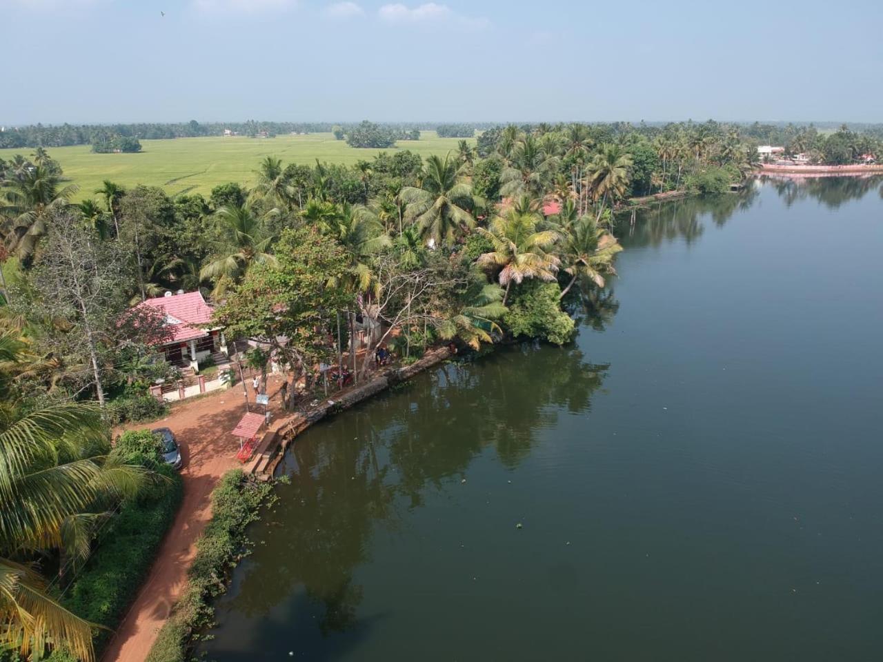 Punerjeni Homes Alappuzha Eksteriør billede